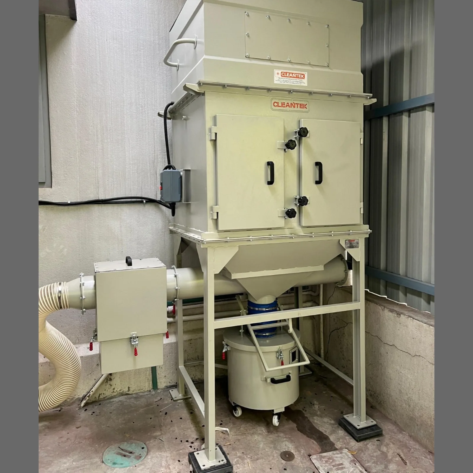 Baghouse dust collector